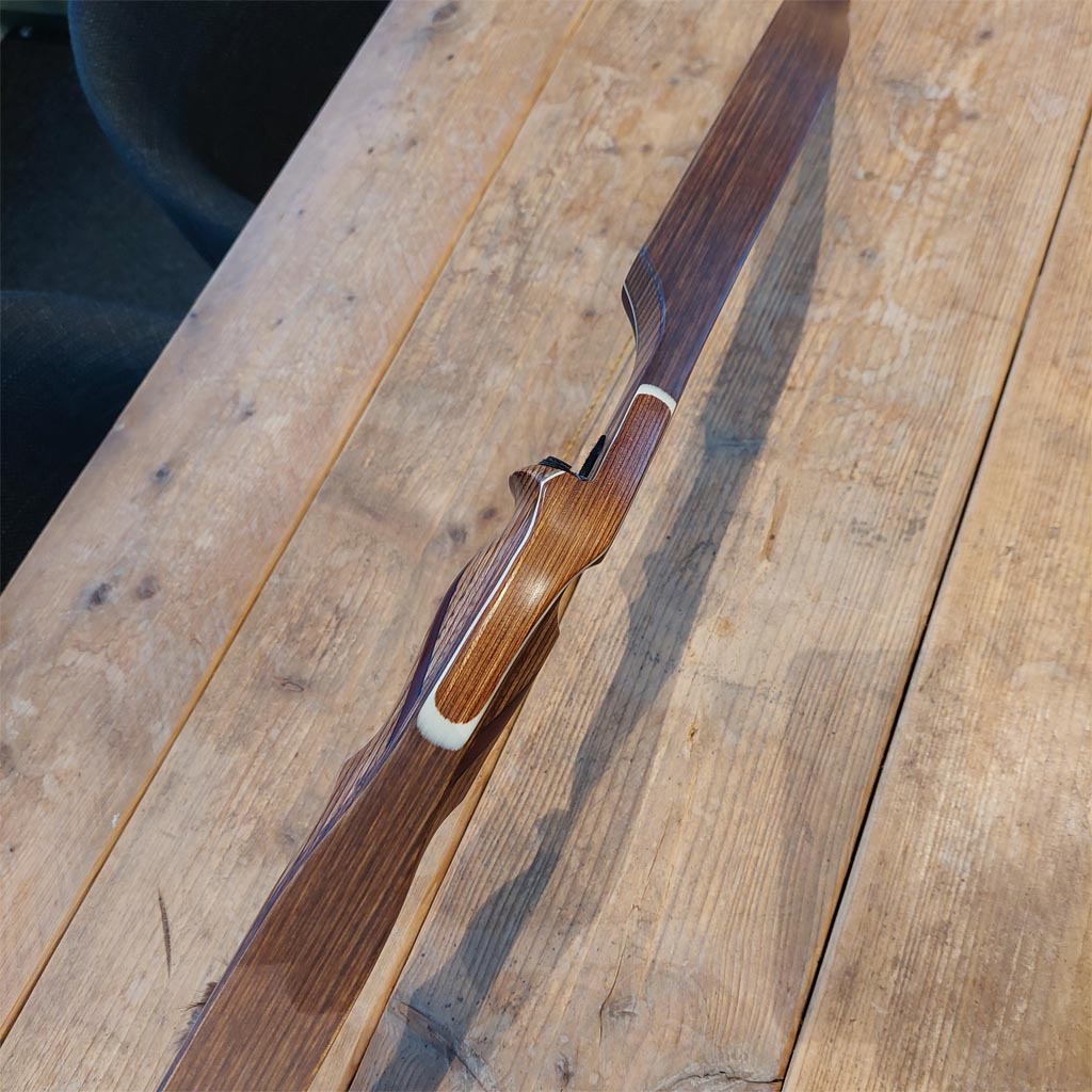 boog, paal, houten instrument, jachtpunt?